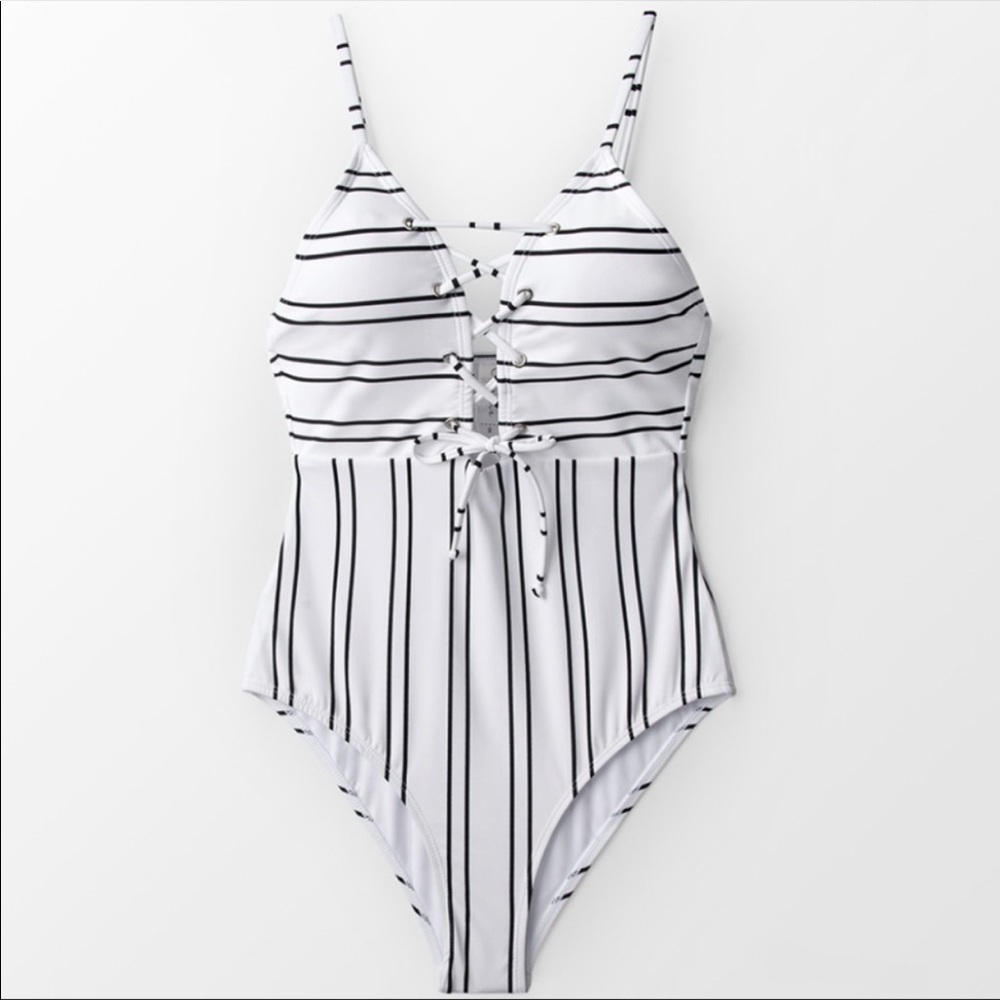 White and Black One Piece - Picture 3 of 6